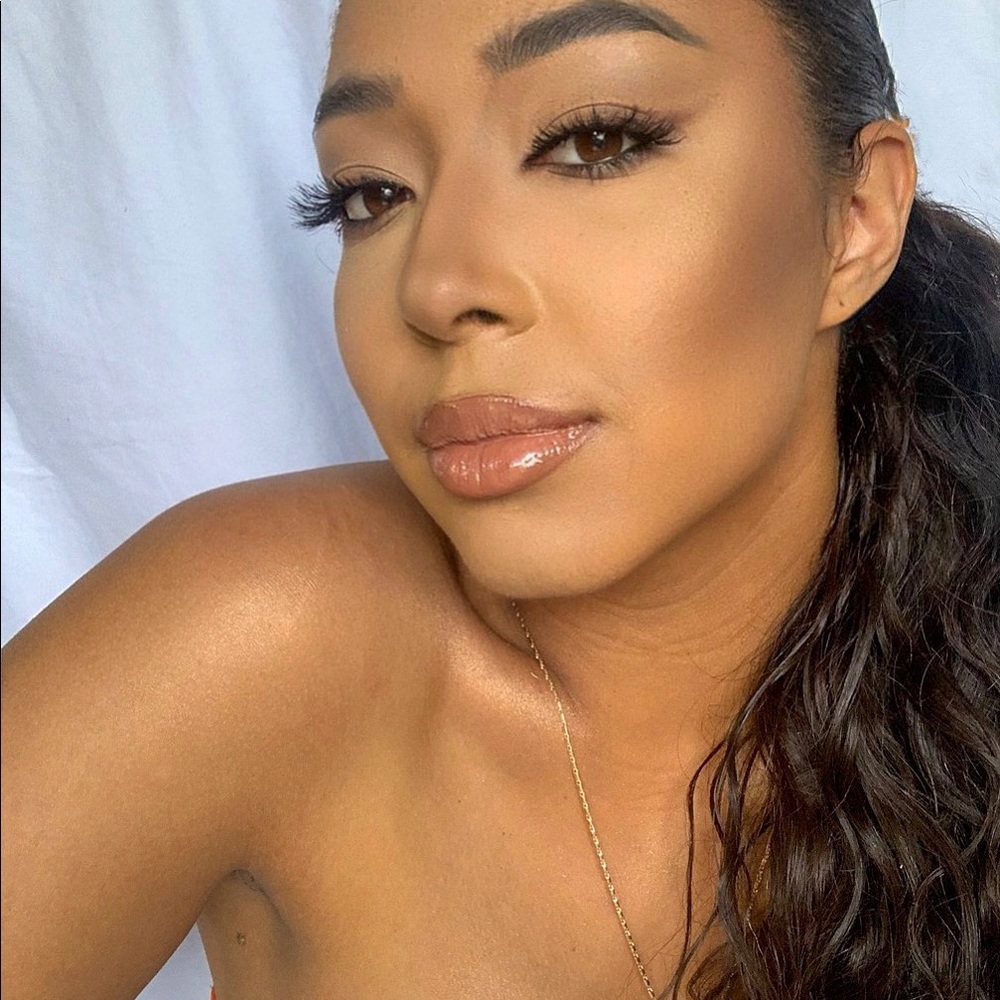 🏵🏵🏵 Hi I’m Ashley